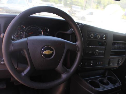 Used 2021 Chevrolet Express 2500 RWD image 9