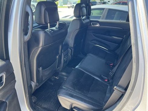 Used 2018 Jeep Grand Cherokee Altitude AWD/4WD image 11