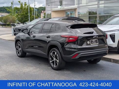 Used 2024 Chevrolet Trax RS w/ Driver Confidence Package FWD image 3