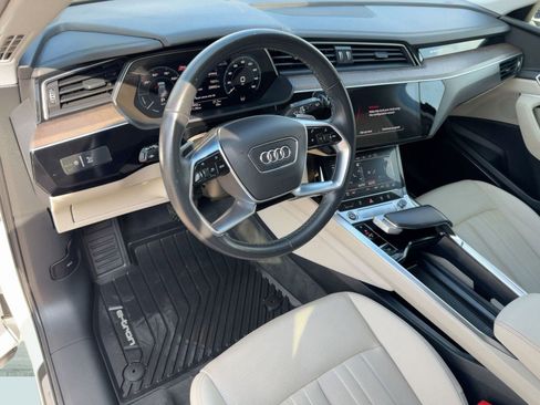Used 2022 Audi e-tron Premium Plus w/ Premium Plus Package image 4