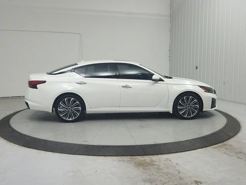 Used 2024 Nissan Altima 2.5 SL FWD image 9