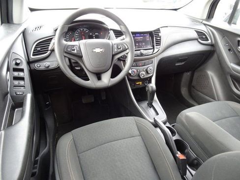 Used 2022 Chevrolet Trax LS w/ Tint and Cruise Package AWD/4WD image 13