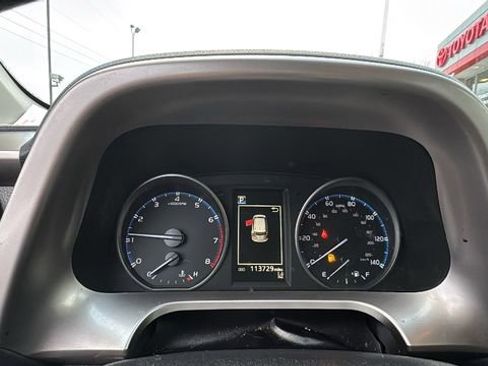 Used 2018 Toyota RAV4 LE image 15