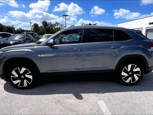 Certified 2025 Volkswagen Atlas Cross Sport SE FWD image 8