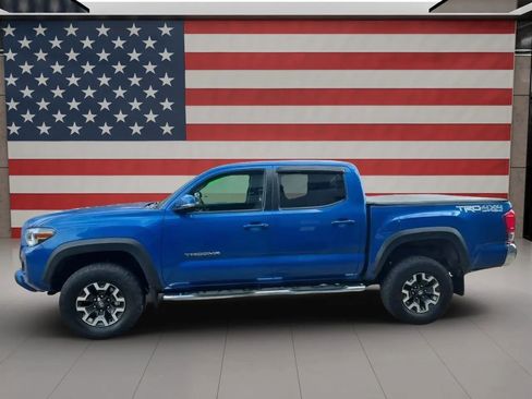 Used 2017 Toyota Tacoma SR image 4