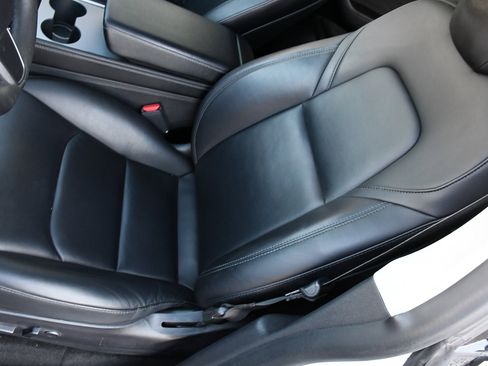 Used 2021 Tesla Model Y Long Range image 16