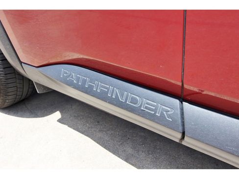 Used 2025 Nissan Pathfinder SV w/ SV Premium Package FWD image 9