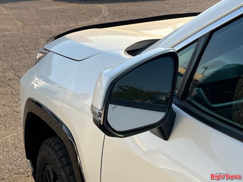 Used 2022 Toyota RAV4 SE w/ Convenience Package AWD/4WD image 9