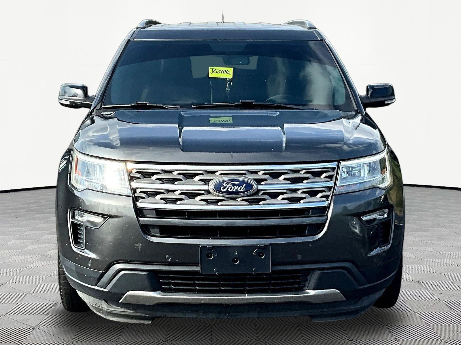 Used 2018 Ford Explorer XLT w/ Equipment Group 202A FWD image 2