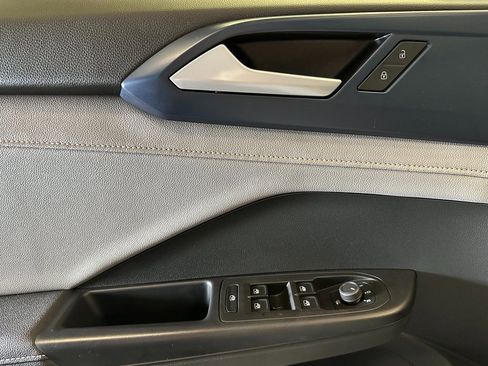 Used 2024 Volkswagen Taos SE w/ MDO Package image 18