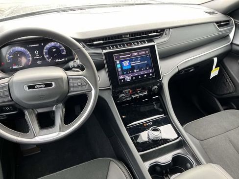 New 2025 Jeep Grand Cherokee image 13