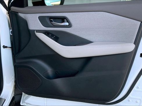 Used 2022 Nissan Rogue SV FWD image 23
