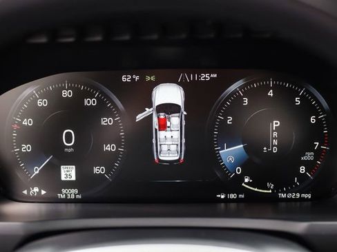 Used 2018 Volvo XC90 T6 Momentum w/ Convenience Package image 19