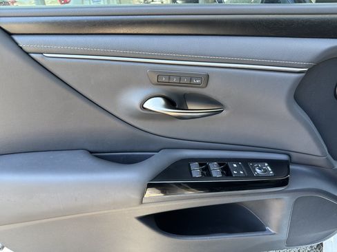 Certified 2025 Lexus ES 300h w/ Premium Package FWD image 13