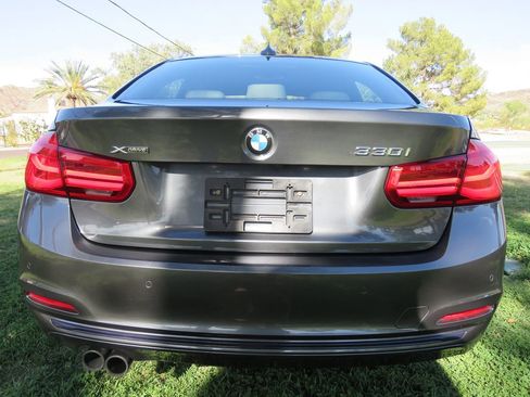 Used 2017 BMW 330i xDrive Sedan AWD/4WD image 6