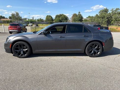 Used 2022 Chrysler 300 Touring w/ Sport Appearance Package RWD image 5