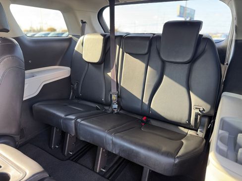 Used 2024 Kia Carnival LX image 14