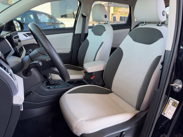 Used 2025 Volkswagen Taos SE FWD image 21