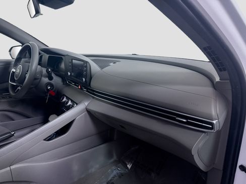 Used 2024 Hyundai Elantra SE FWD image 29
