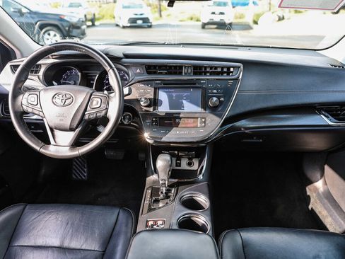 Certified 2018 Toyota Avalon XLE image 2