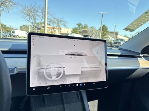 Used 2023 Tesla Model Y Long Range image 17