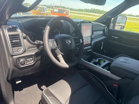 Used 2025 RAM 2500 Laramie AWD/4WD image 14
