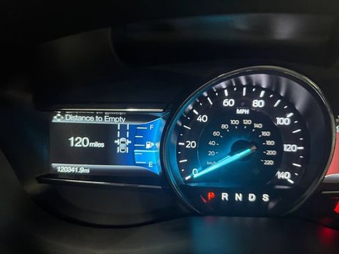 Used 2018 Ford Explorer XLT w/ Equipment Group 202A AWD/4WD image 2
