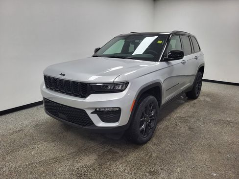 New 2025 Jeep Grand Cherokee Limited image 18