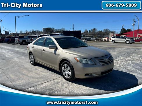 Used 2007 Toyota Camry XLE image 1