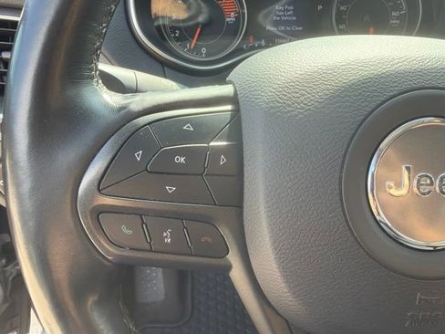 Used 2019 Jeep Cherokee Trailhawk AWD/4WD image 28
