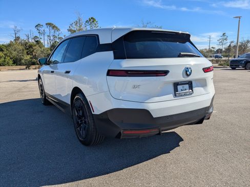 Used 2023 BMW iX xDrive50 image 7