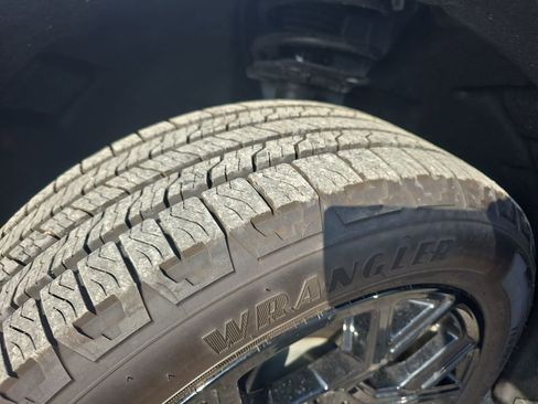 Certified 2025 Ford Maverick Lariat w/ Black Appearance Package image 33