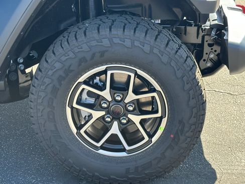 New 2026 Jeep Gladiator Rubicon w/ Steel Power Dome Hood Package AWD/4WD image 12