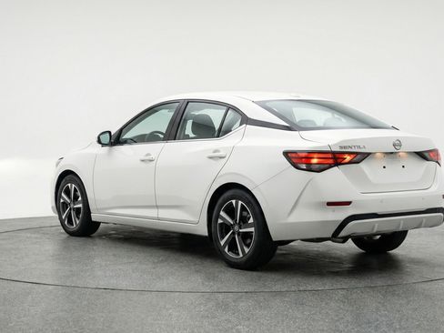 Used 2025 Nissan Sentra SV FWD image 6