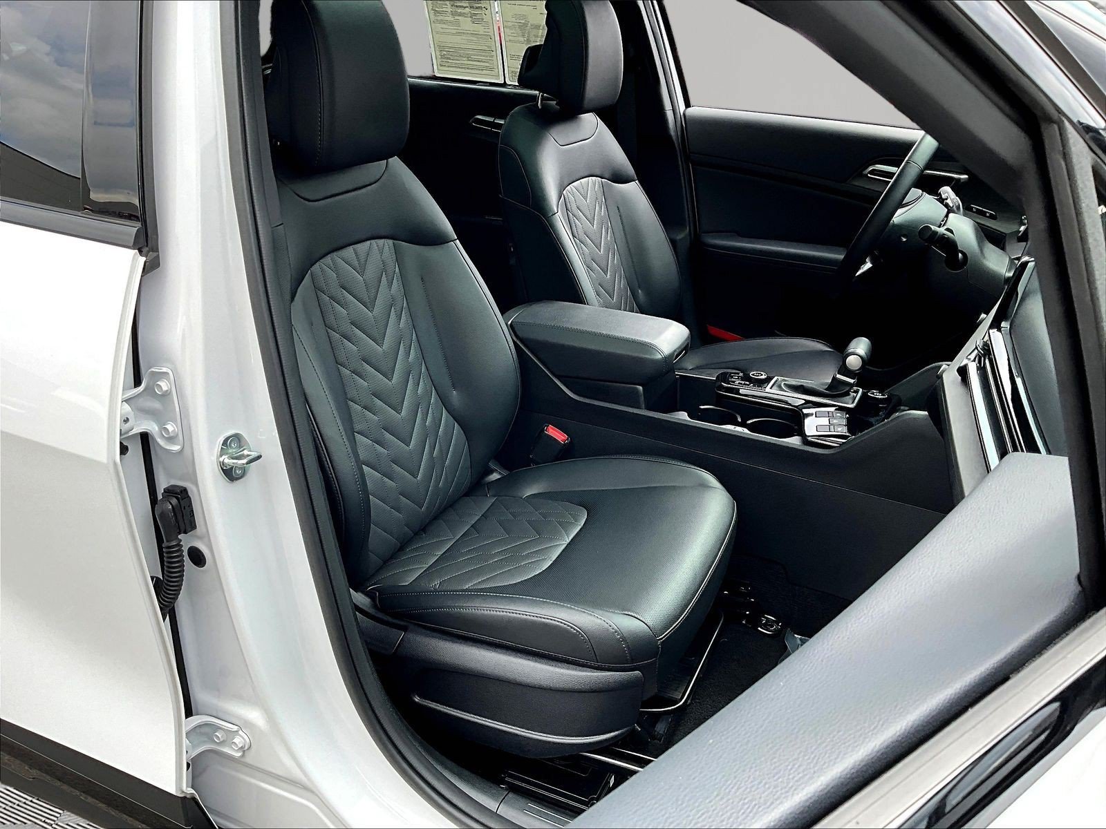 Used 2025 Kia Sportage X-Pro AWD/4WD image 30