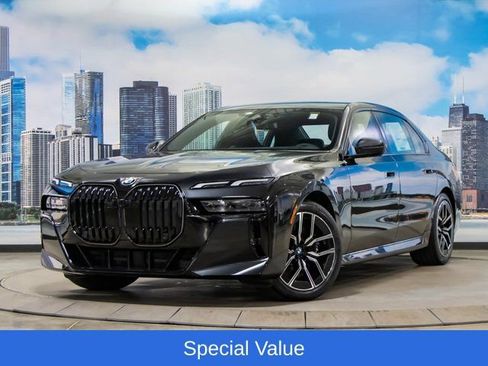Used 2025 BMW 760i xDrive w/ Premium Package AWD/4WD image 2