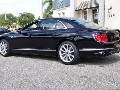 Used 2024 Bentley Flying Spur V8 AWD/4WD image 3