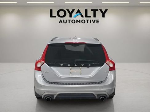 Used 2018 Volvo V60 T5 Dynamic w/ Vision Package FWD image 4