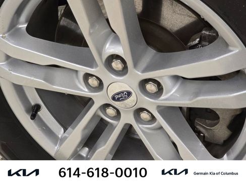 Used 2023 Ford Explorer XLT image 12