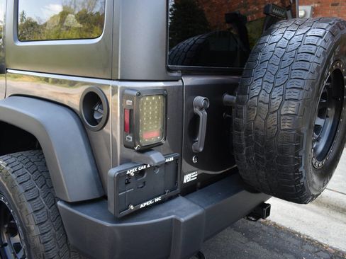 Used 2018 Jeep Wrangler Unlimited Sport S image 29