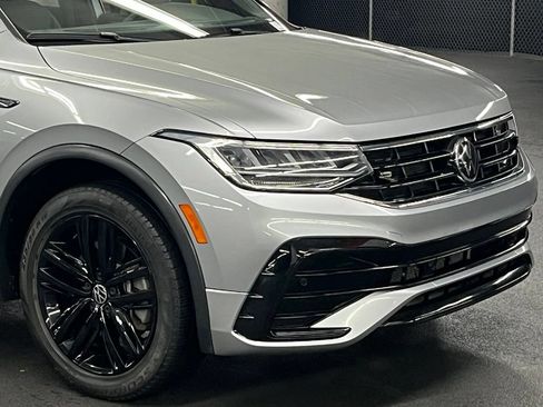 Certified 2022 Volkswagen Tiguan SE R-Line FWD image 41