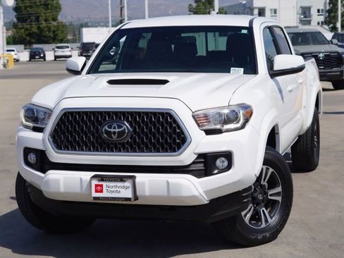 Used 2019 Toyota Tacoma TRD Sport w/ Technology Package AWD/4WD image 4