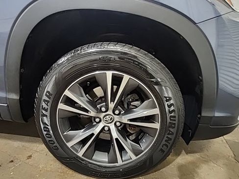 Used 2017 Toyota Highlander LE FWD image 34