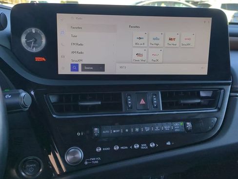 Used 2024 Lexus ES 300h w/ Premium Package FWD image 15