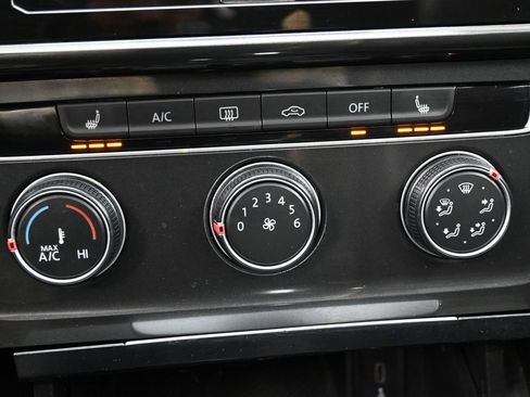 Used 2021 Volkswagen Golf 4-Door image 27