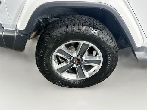 Used 2021 Jeep Wrangler Unlimited Sahara AWD/4WD image 11