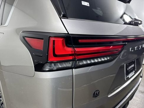 Used 2024 Lexus LX 600 4WD w/ Luxury Package image 34