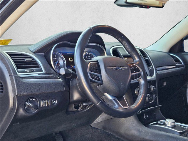 Used 2022 Chrysler 300 Touring RWD image 19