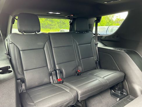 Used 2023 Chevrolet Tahoe Z71 w/ Luxury Package AWD/4WD image 9