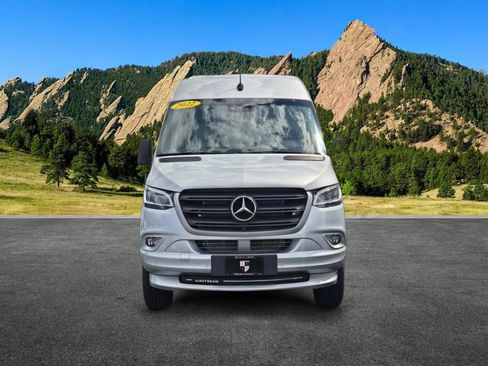 Used 2021 Mercedes-Benz Sprinter 2500 image 2